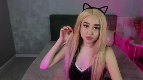 Snapshot of naomikim_ chatting on 02-07-26, 01:09 Naomi online show from 02-07-26, 01:09