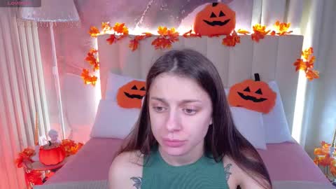 Snapshot of naomimur chatting on 10-20-25, 04:57 Naomi online show from 10-20-25, 04:57