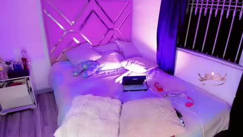 naomisaenz01 online show from 07-13-26, 08:06