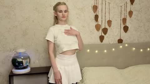 Snapshot of naomiswetheart chatting on 12-02-25, 01:44 Naomi 3 online show from 12-02-25, 01:44