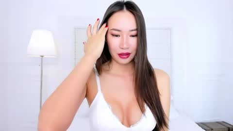 Naomi online show from 06-19-26, 01:32