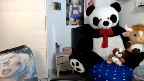 naomylux1 online show from 06-12-26, 02:43
