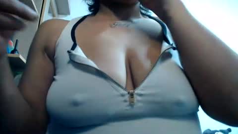 naomylux1 online show from 06-28-26, 02:50