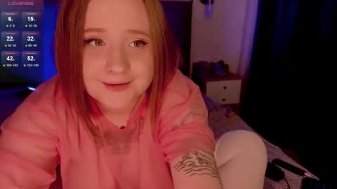 Snapshot of naomyreyyy chatting on 11-19-25, 05:24 Naomy Rey online show from 11-19-25, 05:24