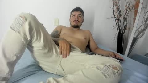 Snapshot of narciso_kh chatting on 07-19-26, 01:31 deibyd online show from 07-19-26, 01:31
