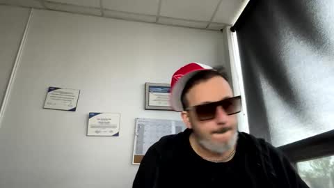 Snapshot of nassobout chatting on 05-17-26, 10:44 nassobout online show from 05-17-26, 10:44