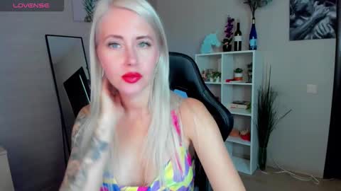 Snapshot of nastasya_cute chatting on 09-24-25, 01:42 Nastya online show from 09-24-25, 01:42