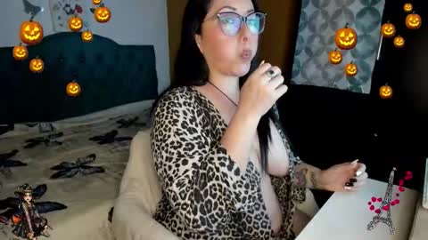 Snapshot of nata_paris chatting on 10-12-25, 12:09 Natalia online show from 10-12-25, 12:09