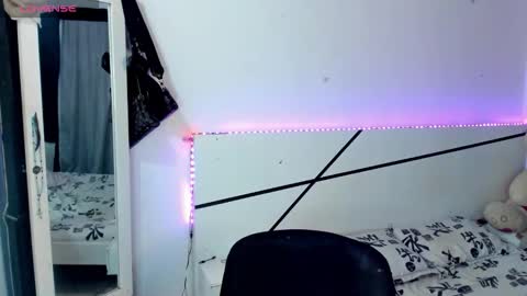 Snapshot of natalia_cb chatting on 10-10-25, 01:10 Natalia  online show from 10-10-25, 01:10