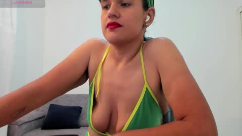Snapshot of natalia_curvy1 chatting on 03-10-26, 06:24 Nathalia online show from 03-10-26, 06:24
