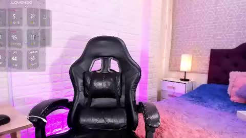 Snapshot of natalia_kiss01 chatting on 07-22-26, 04:21 Natalia Kiss online show from 07-22-26, 04:21