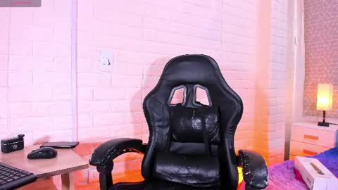 Snapshot of natalia_kiss01 chatting on 08-01-26, 05:34 Natalia Kiss online show from 08-01-26, 05:34