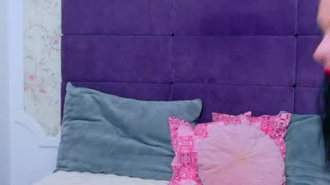nataliacroft online show from 05-01-26, 02:32