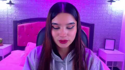 natalie  online show from 12-20-25, 03:35