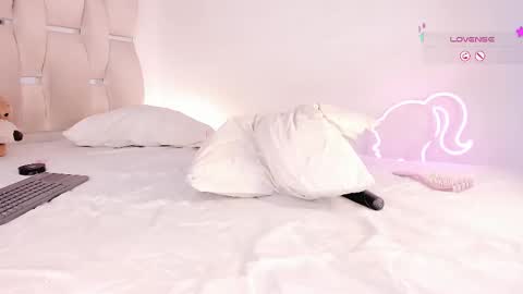 Snapshot of natalie_paris chatting on 03-05-25, 12:22 Natalie online show from 03-05-25, 12:22