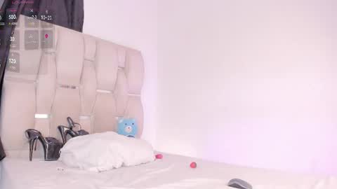 Snapshot of natalie_paris chatting on 10-14-25, 06:36 Natalie online show from 10-14-25, 06:36