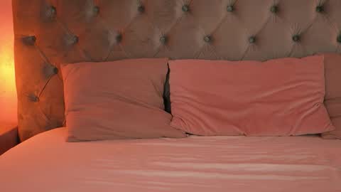 Snapshot of natalieshaw chatting on 10-04-25, 02:09 Natalie online show from 10-04-25, 02:09