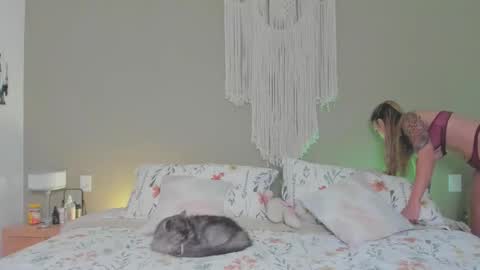 Snapshot of nataly_05 chatting on 09-29-25, 02:49 anatalybee online show from 09-29-25, 02:49