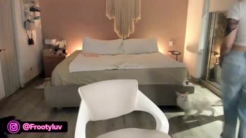 Snapshot of nataly_05 chatting on 06-14-26, 02:24 anatalybee online show from 06-14-26, 02:24