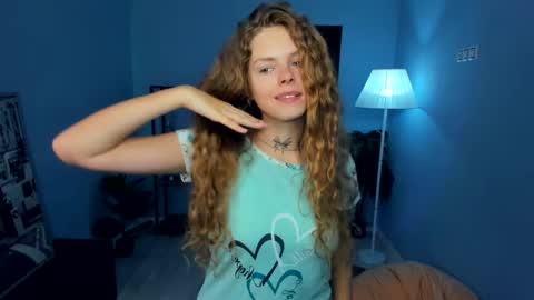 Snapshot of nataly_hello chatting on 10-19-25, 05:08 Natalie online show from 10-19-25, 05:08