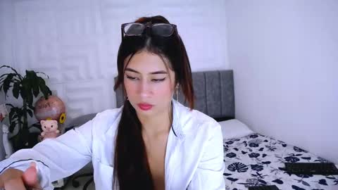 Snapshot of nataly_mcry chatting on 01-14-25, 04:18 NATALY online show from 01-14-25, 04:18