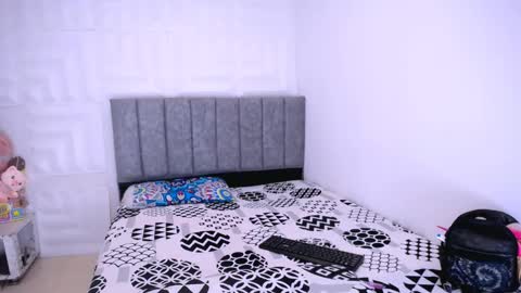 Snapshot of nataly_mcry chatting on 02-19-25, 05:38 NATALY online show from 02-19-25, 05:38