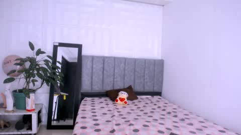 Snapshot of nataly_mcry chatting on 09-15-25, 09:37 NATALY online show from 09-15-25, 09:37