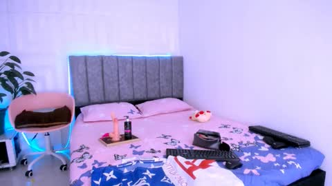 Snapshot of nataly_mcry chatting on 09-29-25, 04:23 NATALY online show from 09-29-25, 04:23