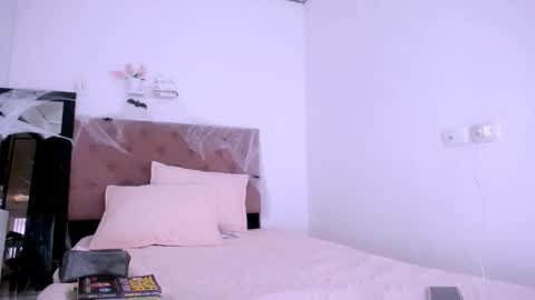 Snapshot of nataly_mcry chatting on 10-13-25, 07:36 NATALY online show from 10-13-25, 07:36