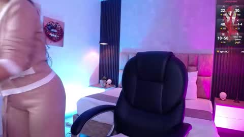 Snapshot of natasha__jackson chatting on 10-06-25, 12:57 natasha online show from 10-06-25, 12:57