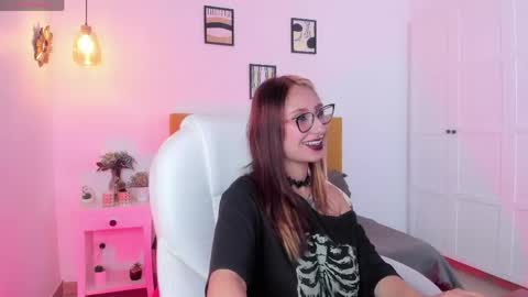 Snapshot of natasha__monroe chatting on 05-21-26, 01:07 Natasha online show from 05-21-26, 01:07