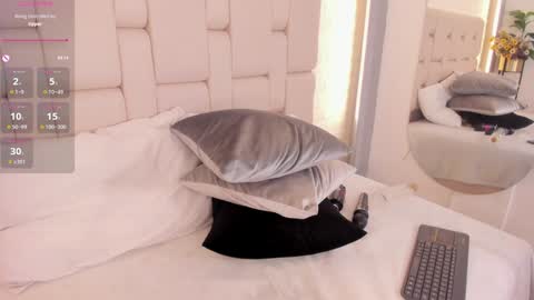 Snapshot of natasha_smith09 chatting on 12-31-24, 05:00 Natasha Smith online show from 12-31-24, 05:00