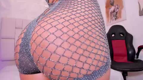 Snapshot of natasha_smith09 chatting on 03-05-25, 09:05 Natasha Smith online show from 03-05-25, 09:05