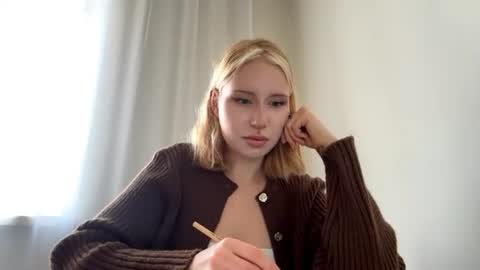 Snapshot of natashiaasevedo chatting on 06-23-26, 02:42 Alisa online show from 06-23-26, 02:42