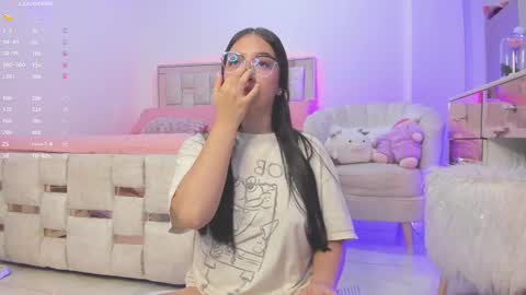 Snapshot of nathaly_star04 chatting on 02-26-25, 02:48 online show from 02-26-25, 02:48