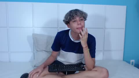 Snapshot of nathanbell1 chatting on 09-11-25, 10:04 nathanbell1 online show from 09-11-25, 10:04