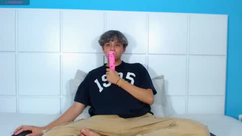 Snapshot of nathanbell1 chatting on 09-12-25, 02:33 nathanbell1 online show from 09-12-25, 02:33