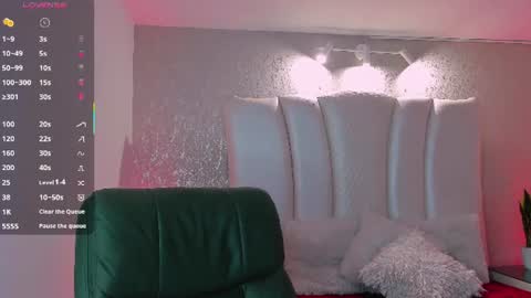 Snapshot of natt_collins chatting on 06-25-26, 03:06 Natalia online show from 06-25-26, 03:06