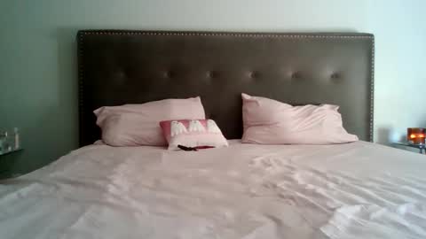 Snapshot of nattay11 chatting on 10-08-25, 05:32 pinkpearl4you online show from 10-08-25, 05:32