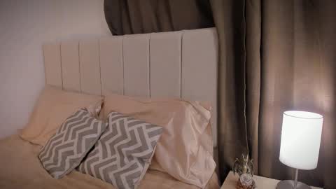 Snapshot of natty_bush chatting on 02-18-26, 07:10 Nathalie online show from 02-18-26, 07:10