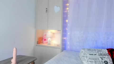 Snapshot of nattysnow chatting on 11-27-25, 04:14 NATALIA online show from 11-27-25, 04:14