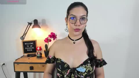 Snapshot of nattytrainor chatting on 02-12-26, 10:05 Natty Trainor online show from 02-12-26, 10:05