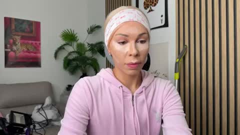 NATTY FIERROS online show from 10-26-25, 07:31