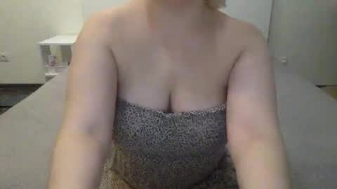 Snapshot of natural_beauty201 chatting on 03-23-26, 04:33 Penelopa369 online show from 03-23-26, 04:33