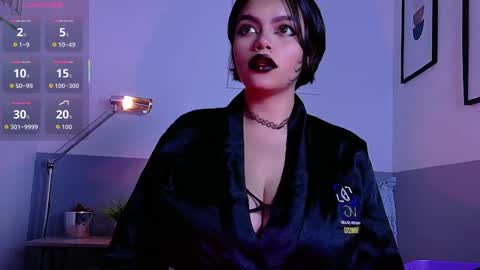 Snapshot of naturaltitss_ chatting on 10-30-25, 07:36 Gwen online show from 10-30-25, 07:36