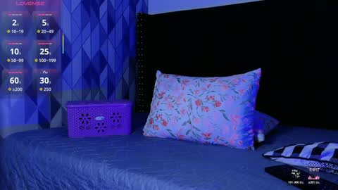 Snapshot of naturaltitss_ chatting on 11-10-25, 07:13 Gwen online show from 11-10-25, 07:13