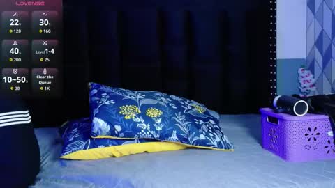 Snapshot of naturaltitss_ chatting on 12-03-25, 07:12 Gwen online show from 12-03-25, 07:12