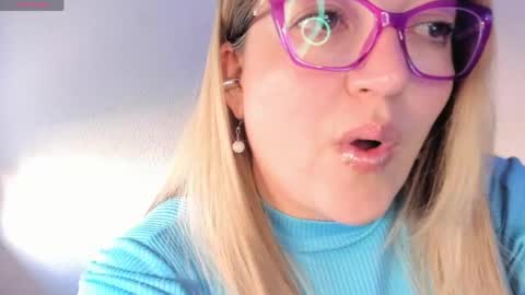 Snapshot of naty__mature_ chatting on 05-04-26, 05:20 Nataly online show from 05-04-26, 05:20