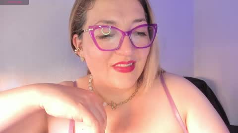 Snapshot of naty__mature_ chatting on 05-29-26, 06:17 Nataly online show from 05-29-26, 06:17