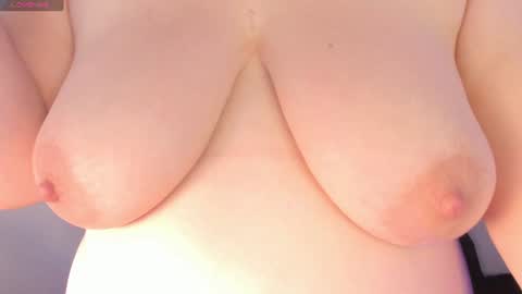 Snapshot of naty__mature_ chatting on 06-17-26, 06:20 Nataly online show from 06-17-26, 06:20